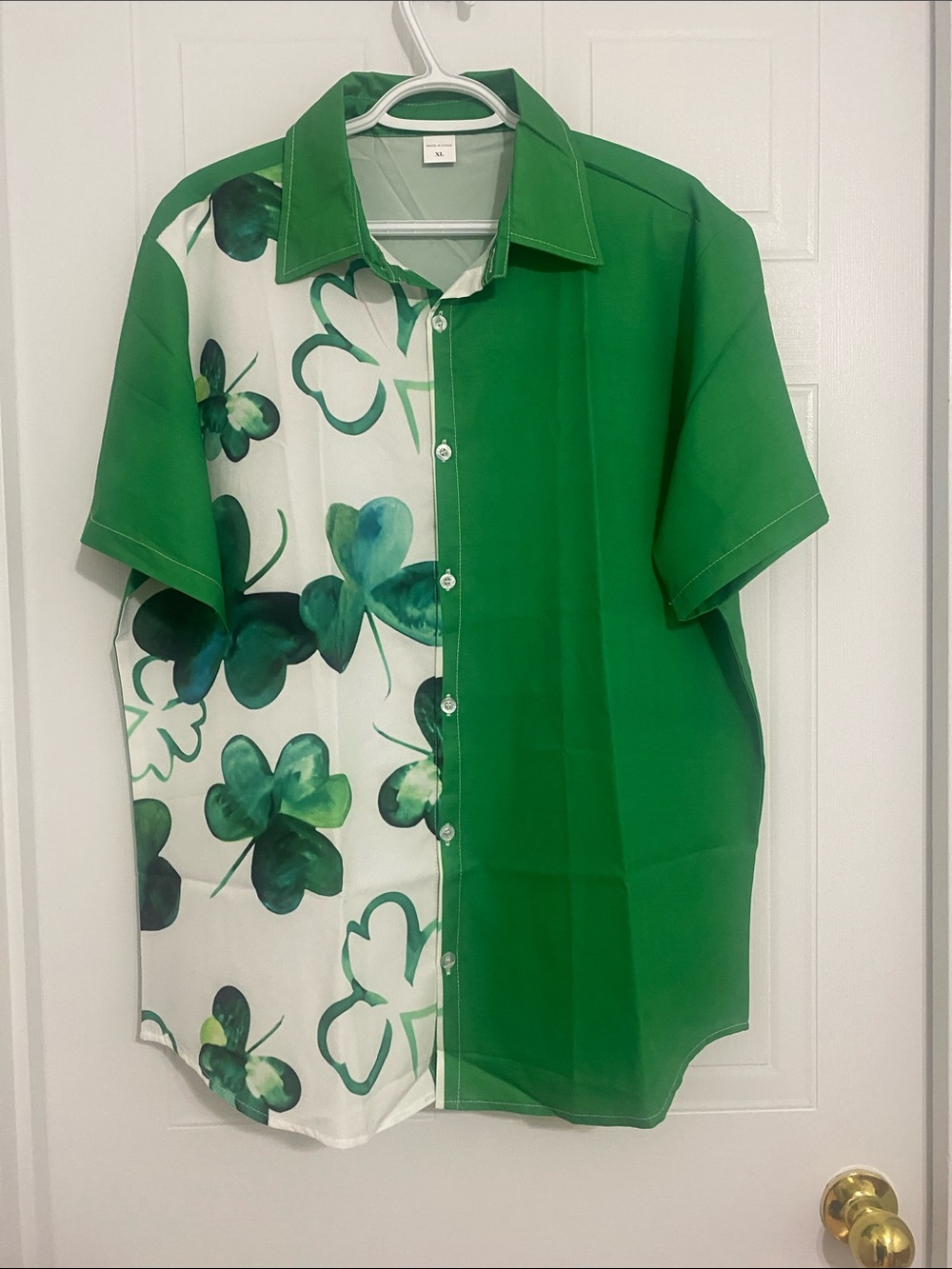 Men's Green Short-Sleeve Button-Down Shirt with Clover Print